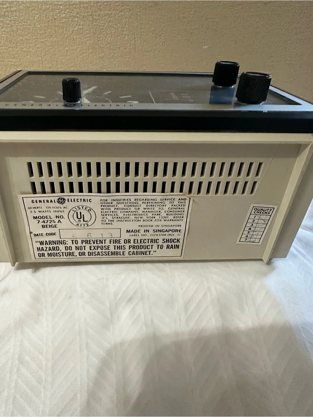 Vintage General Electric Analog Clock Radio